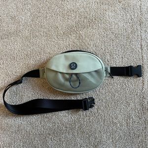 Lululemon Fany pack